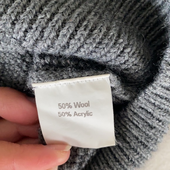 Calvin Klein Chunky Grey Sweater - Picture 3 of 5